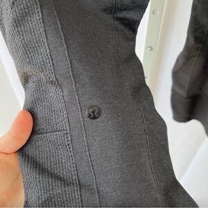 Lululemon
Charcoal Black Leggings